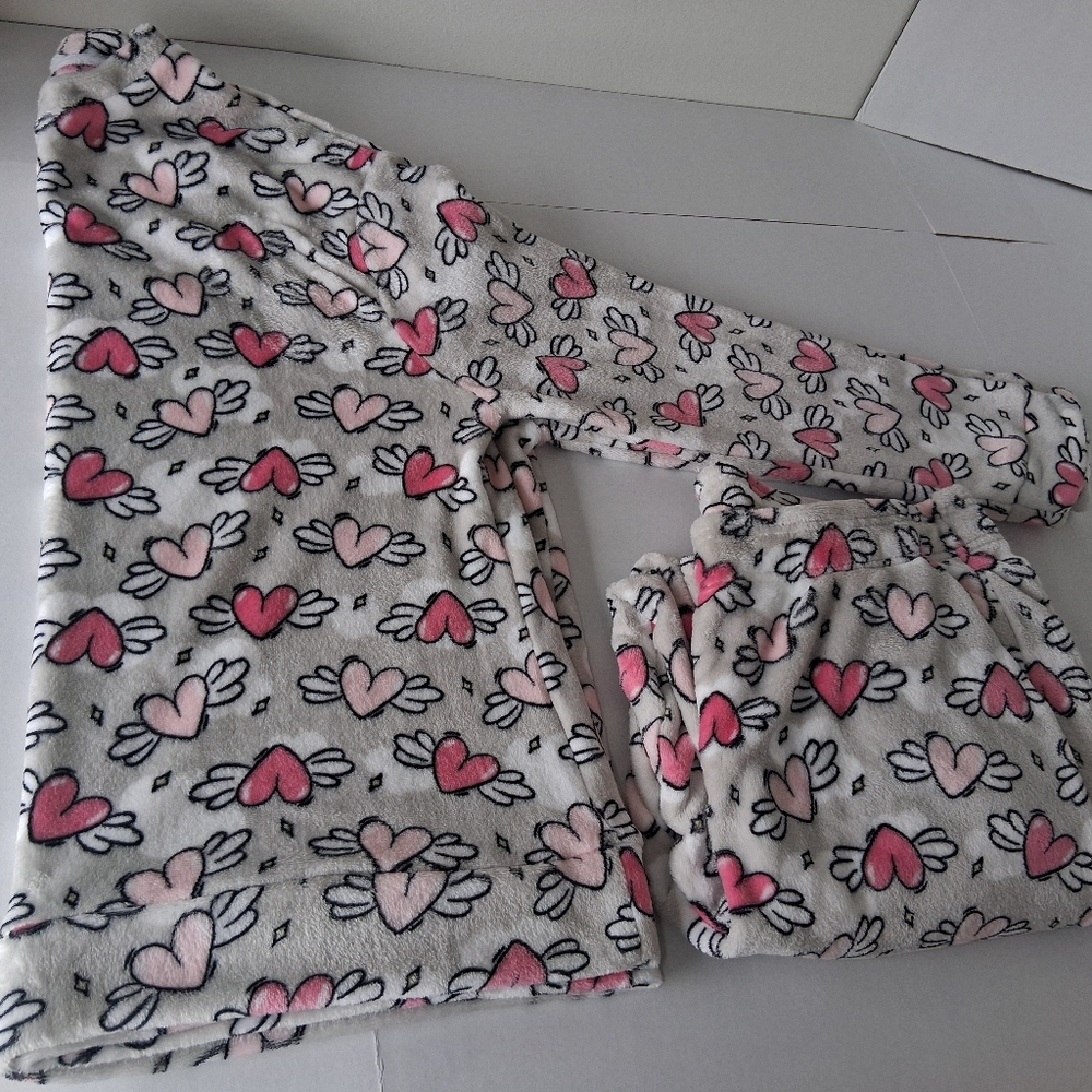 Cozy Women Pajamas with Heart Print